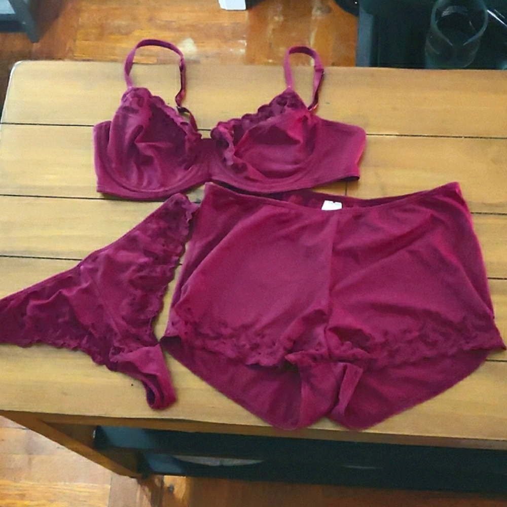 H&M 3 piece Burgundy Bra, Thong, Boy Shorts set